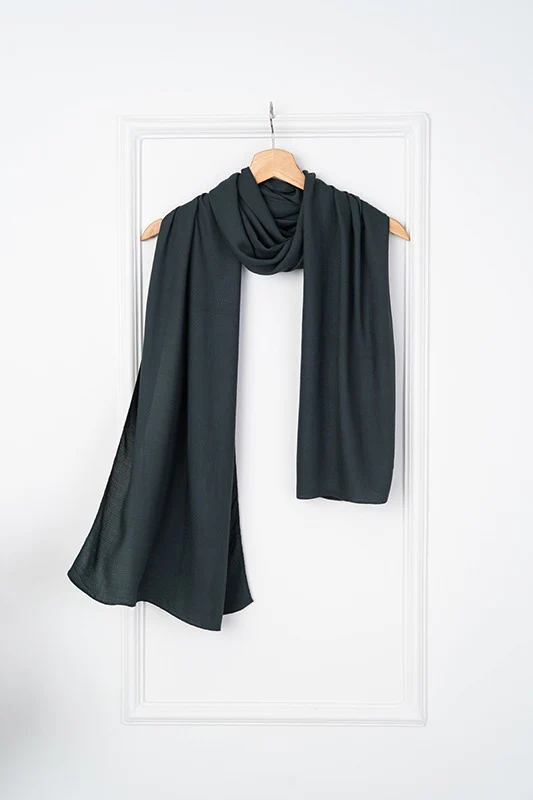 Raven Elegance - Image 9